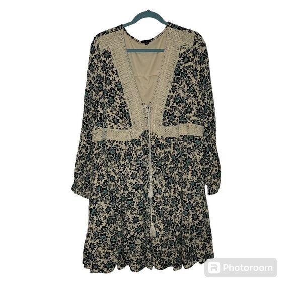 Torrid Black and Cream Floral Blouse - Picture 1 of 3